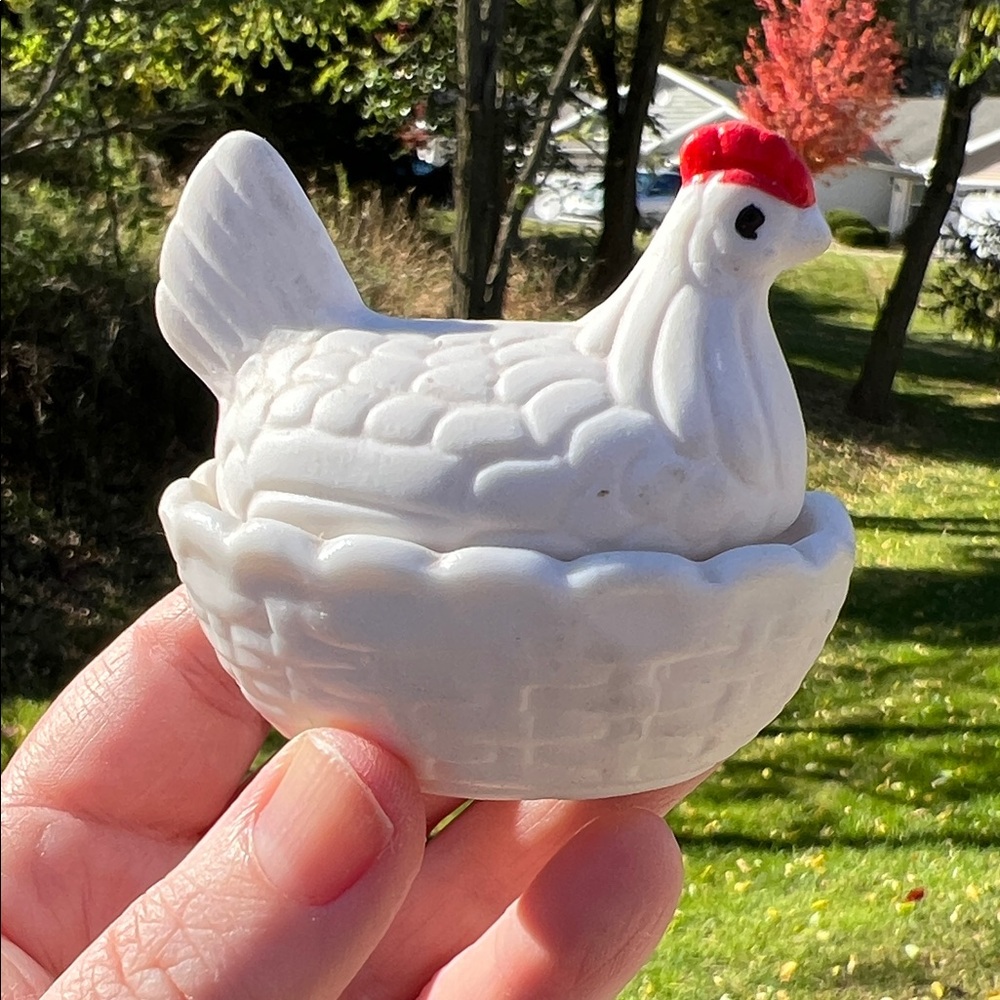 Vintage Miniature White and Red Ceramic Salt Cellar Hen on Nest Figurine USA - Picture 3 of 8